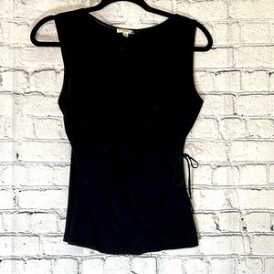 ⭐️ Page black sleeveless surplice blouse with little tie forming a v-neck M